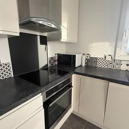 F2 - Dernier Etage Avec Terrasse Vue Apartman